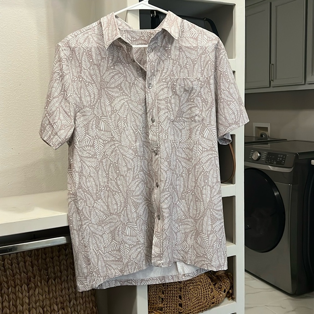 Vuori button up